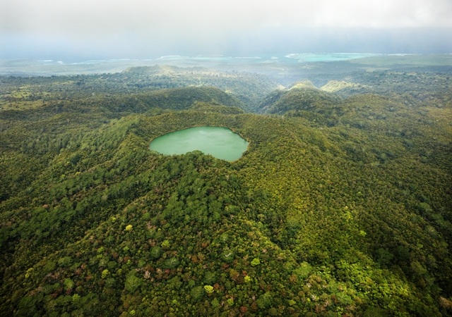 UpA356 Lake Lanotoo Upolu Samoa S. Chape